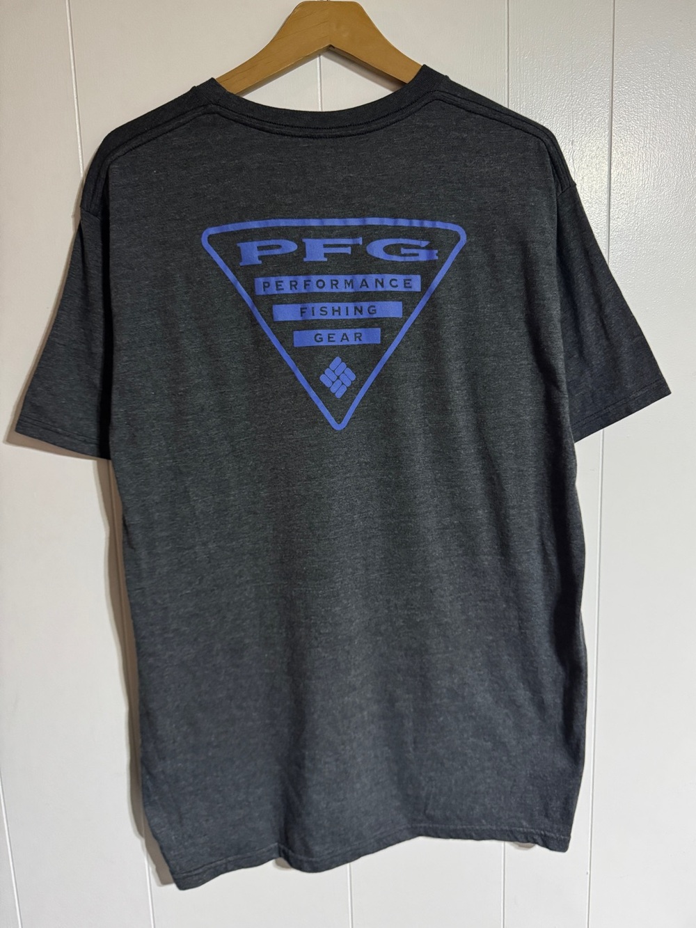 Columbia Sportswear Dark Grey PFG Tee Blue Logo Fishing Gear T-shirt Outdoors